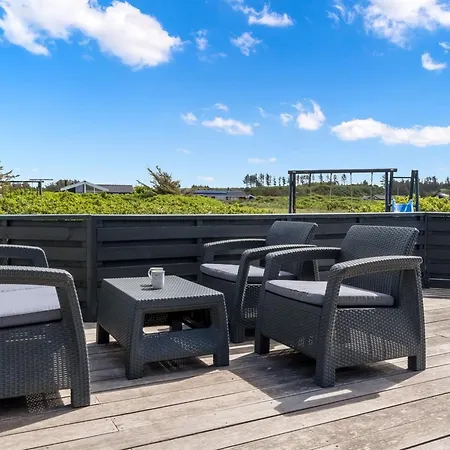 Vakantiehuis Iiris - 200m From The Sea By Interhome
