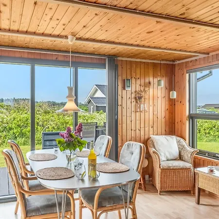 Vakantiehuis Iiris - 200m From The Sea By Interhome