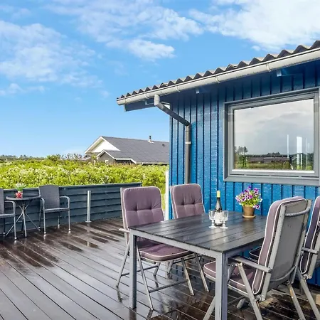 Vakantiehuis Iiris - 200m From The Sea By Interhome *