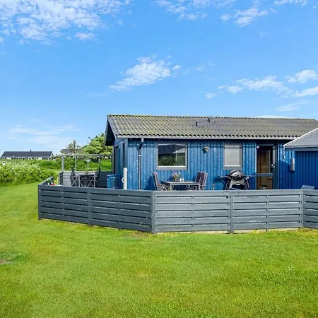 Vakantiehuis Iiris - 200m From The Sea By Interhome